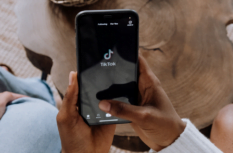 Geld verdienen bei TikTok: Strategien für Erfolg + Tipps & Empfehlung