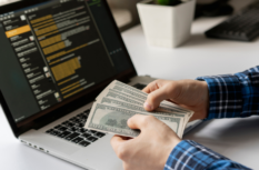 Geld verdienen online: So verdienst du täglich 200-500 Euro bequem von zu Hause aus